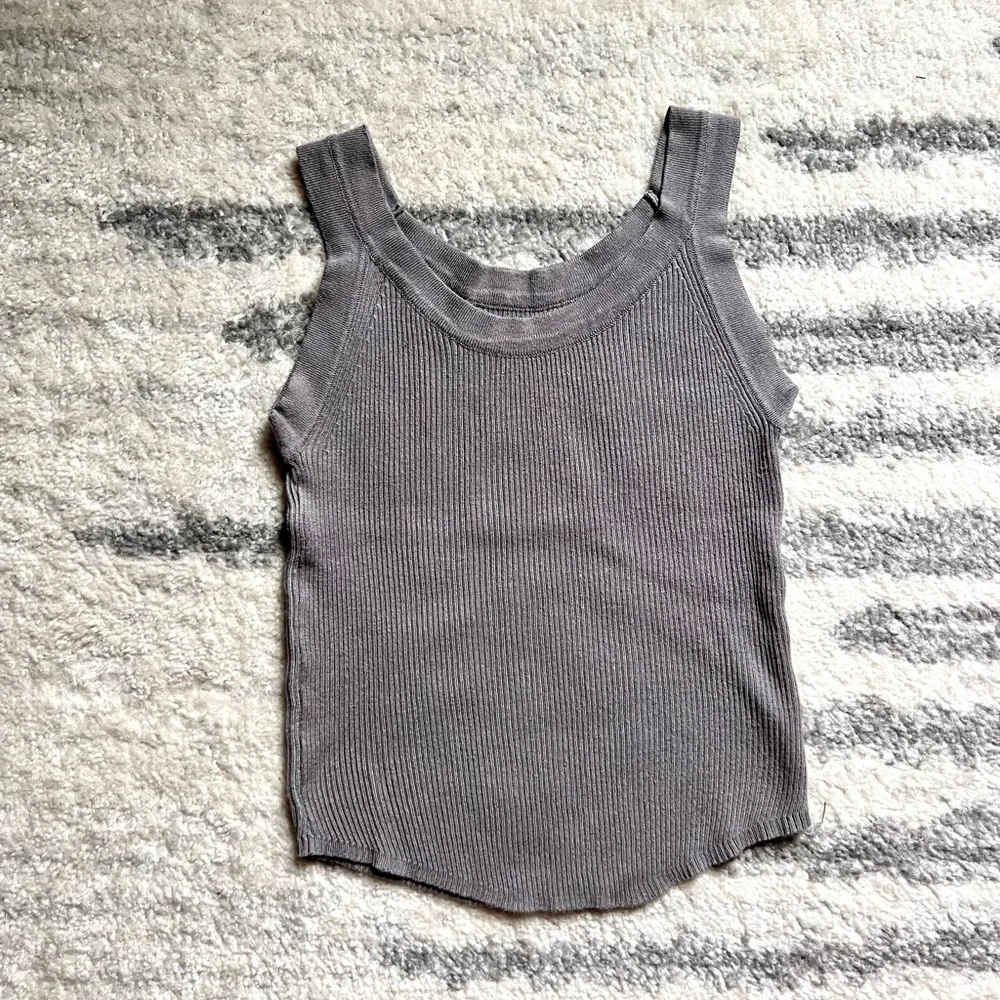 2 Ribbed Tank Tops - Picture 5 of 8